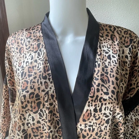 Victoria’s Secret leopard and lace kimono robe - Picture 8 of 11